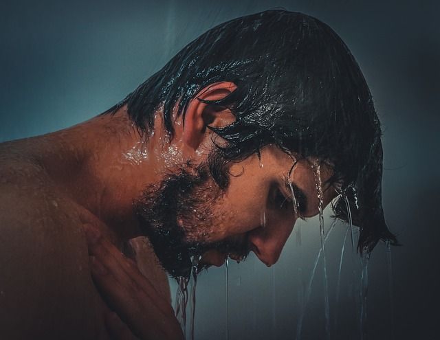 kalte Dusche als gesunde Gewohnheit im Sport